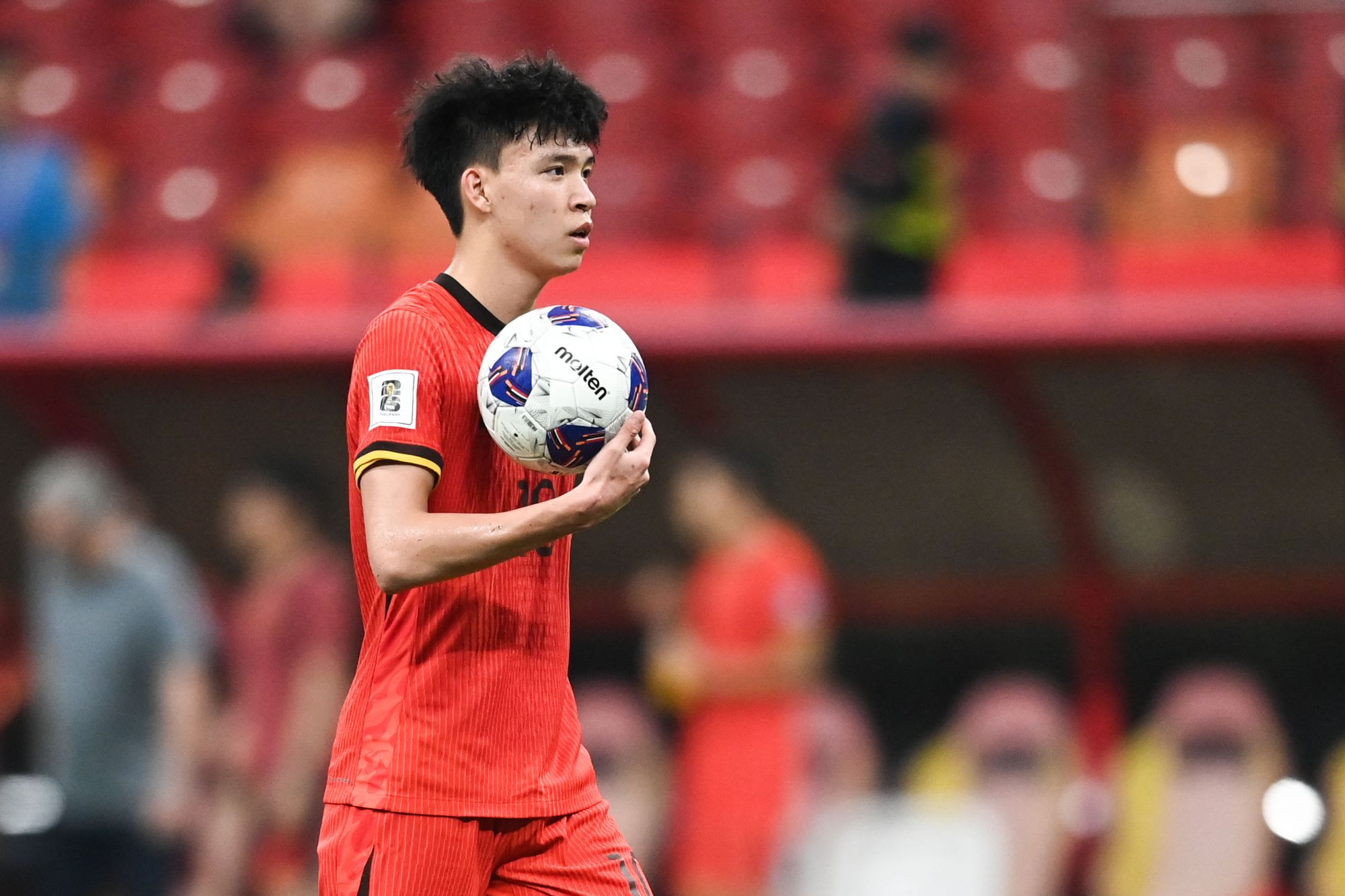 Antonio: Wang Yudong está agotado física y mentalmente, así que decidimos dejarlo descansar.