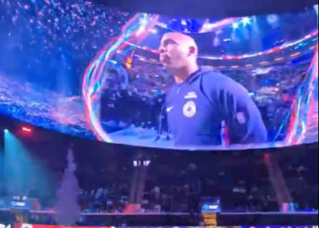 Jugando nuevamente para los Clippers en casa, los fanáticos dieron a Paul vítores ensordecedores.