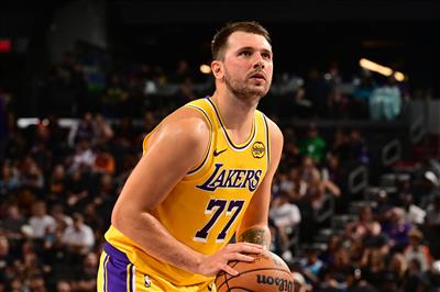 Alineación inicial de Timberwolves vs Lakers: Doncic vs Edwards, Ayton PK Gobert