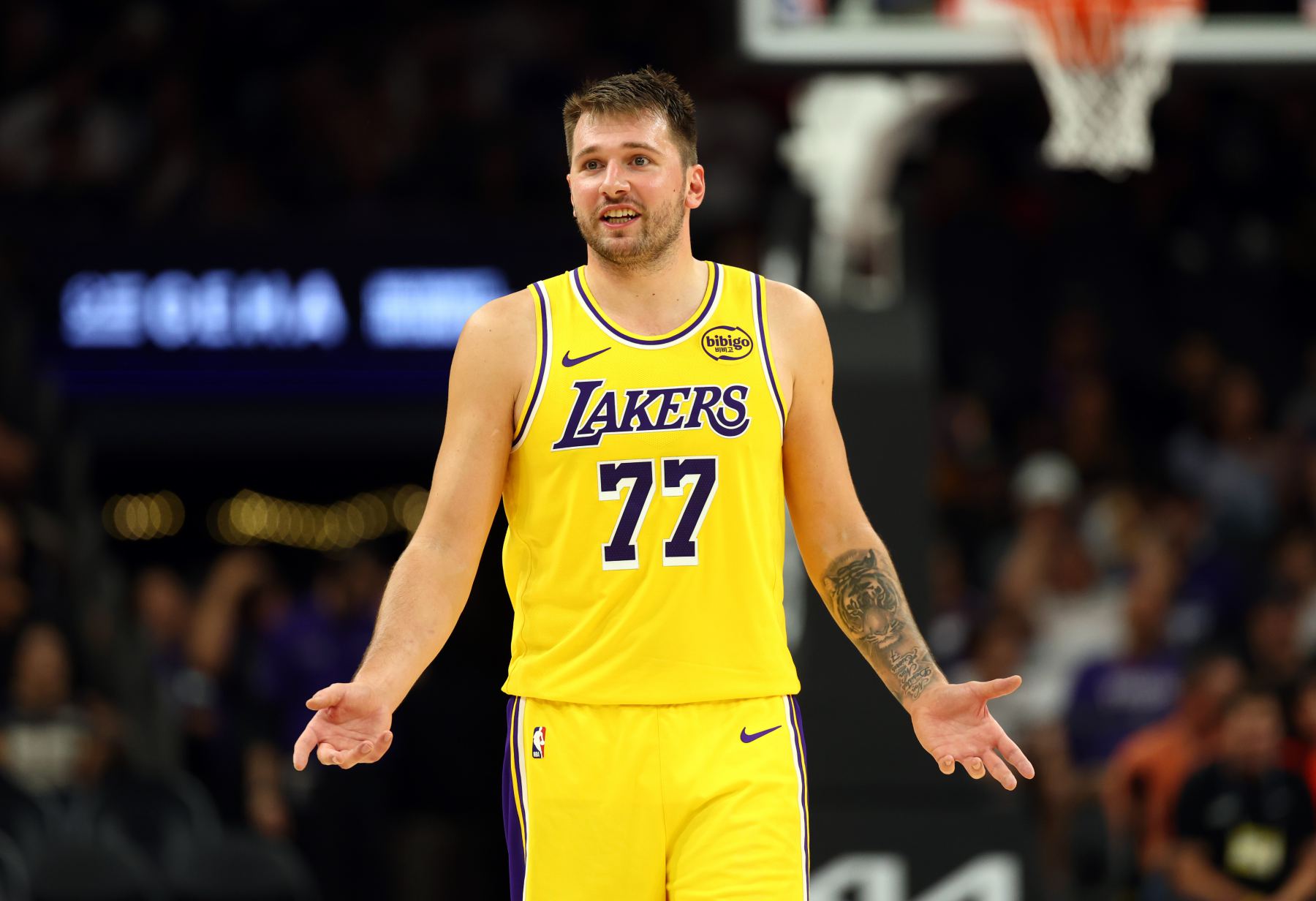 ¡Vence a Jordania! Doncic anotó 200 puntos en los primeros cinco partidos, ocupando el tercer lugar en la historia