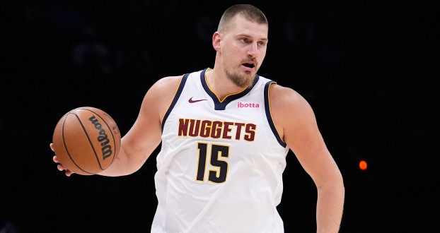 ¡El ataque es suave! Los Nuggets dieron 19 asistencias en la primera mitad y anotaron 68 puntos.