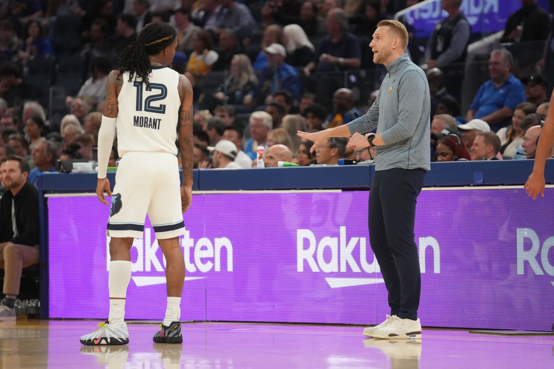 ¡El estado competitivo es lento! Los Grizzlies solo anotaron 22 puntos con 5 de 18 tiros en el primer cuarto, y Morant acertó 5 de 5 con 1 y 4 errores.