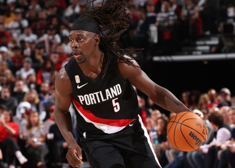 ¡La gente se mueve y vive! Holiday se unió a los Trail Blazers y promedió 8,4 asistencias por partido, la mayor cifra de su carrera en una sola temporada.