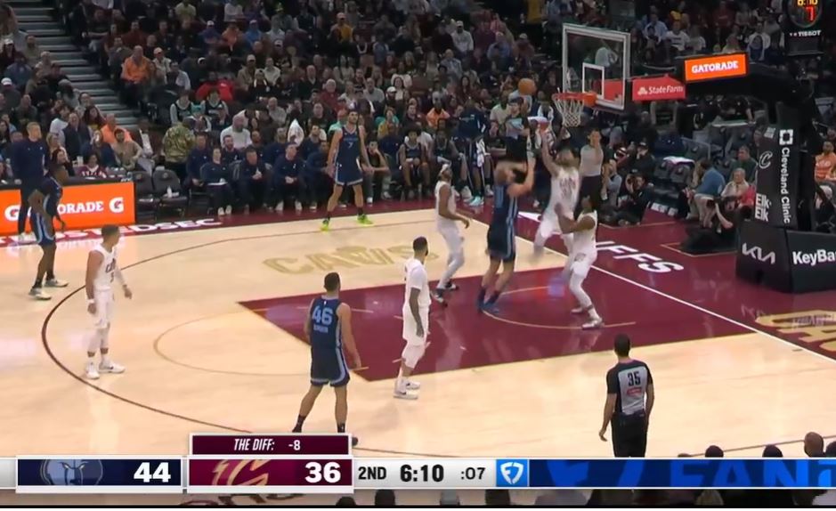 Tres Cavaliers anotaron cifras dobles en el entretiempo, Allen anotó 10 puntos, 5 rebotes y aún así siguió el movimiento con 7 puntos.